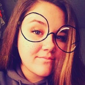 Meet your Posher, Chloe